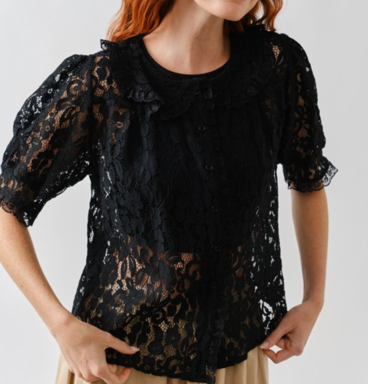 Beth Peterpan Collar Lace Short Sleeve Top