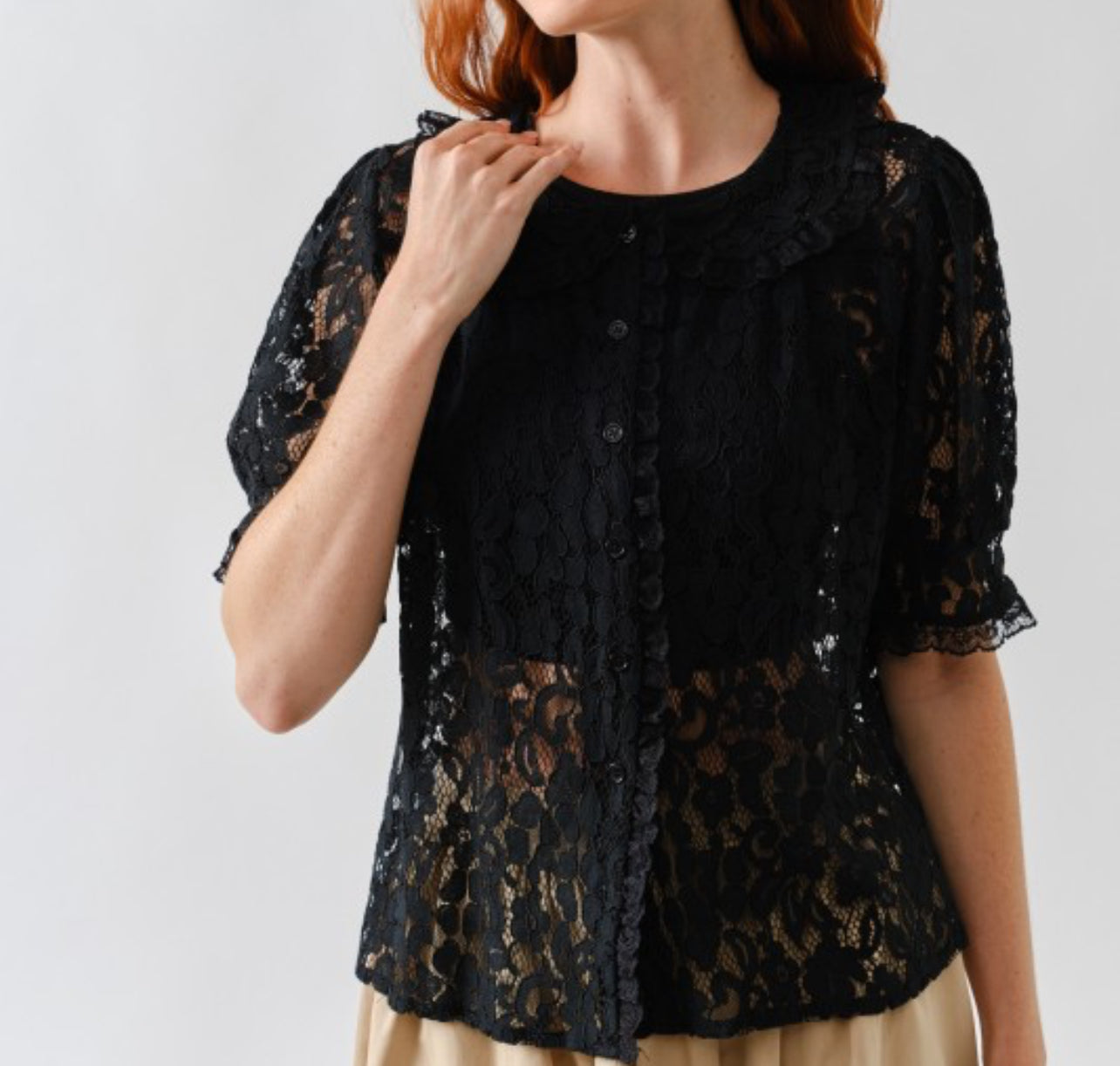 Beth Peterpan Collar Lace Short Sleeve Top