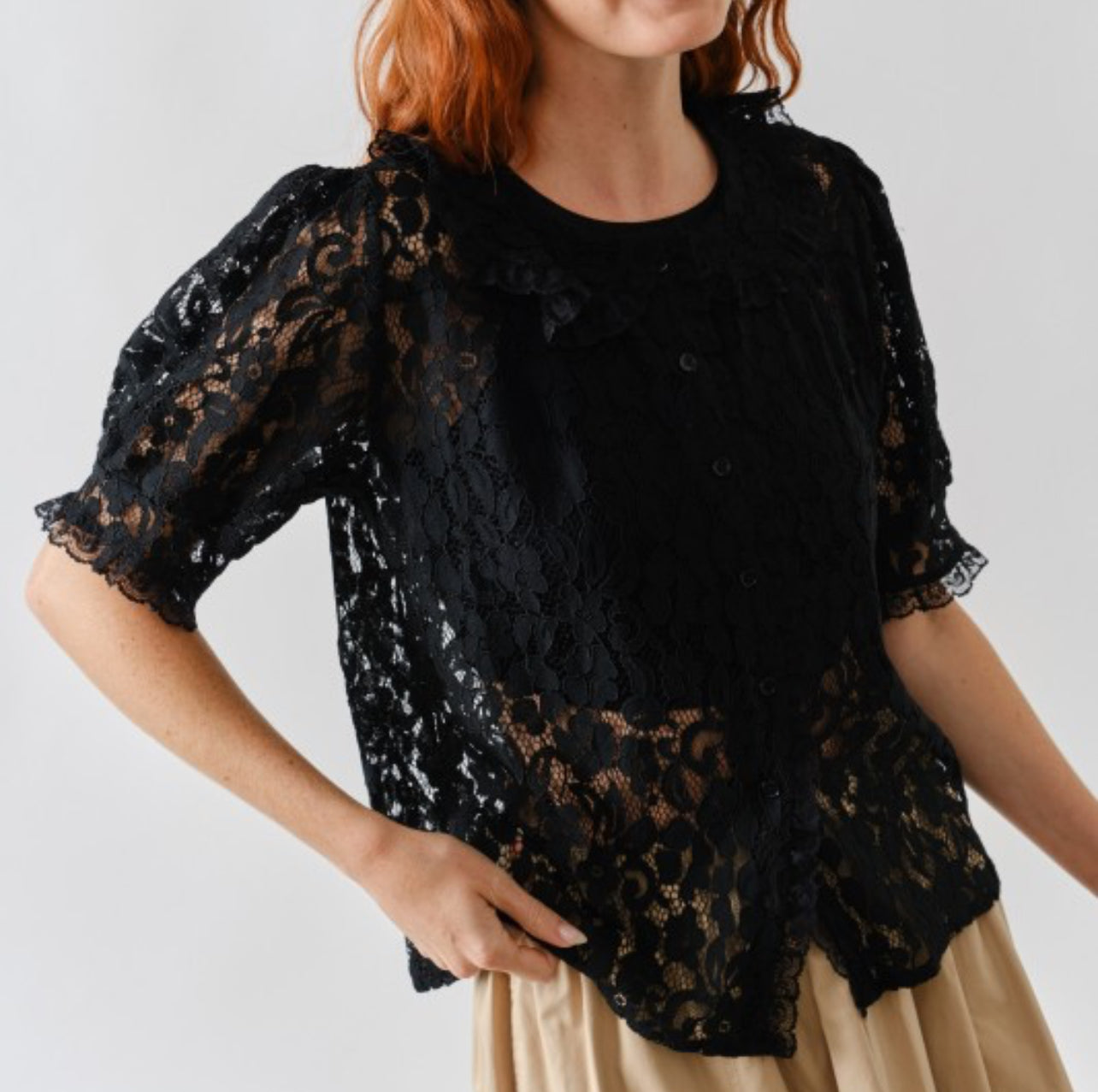 Beth Peterpan Collar Lace Short Sleeve Top