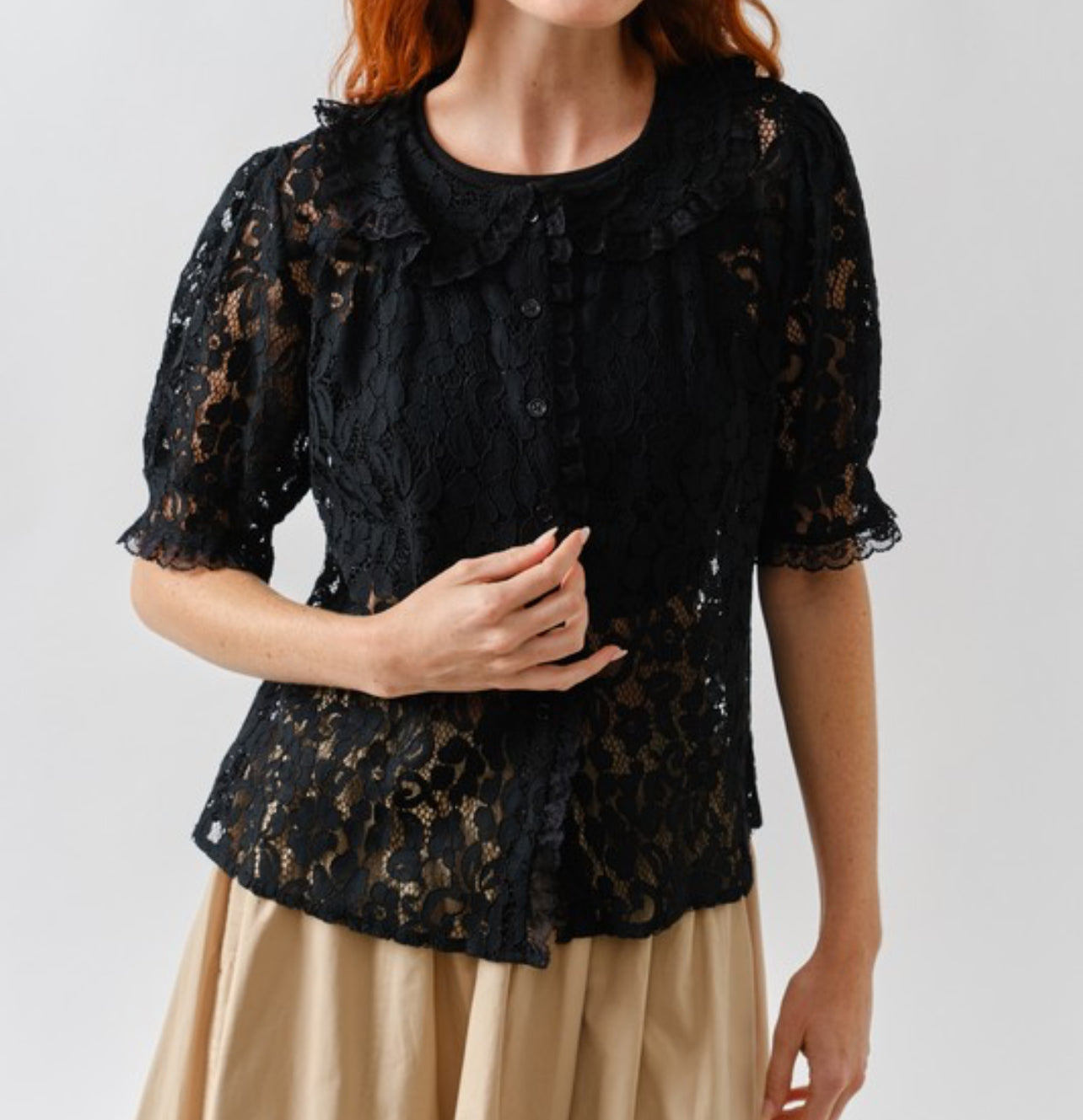 Beth Peterpan Collar Lace Short Sleeve Top